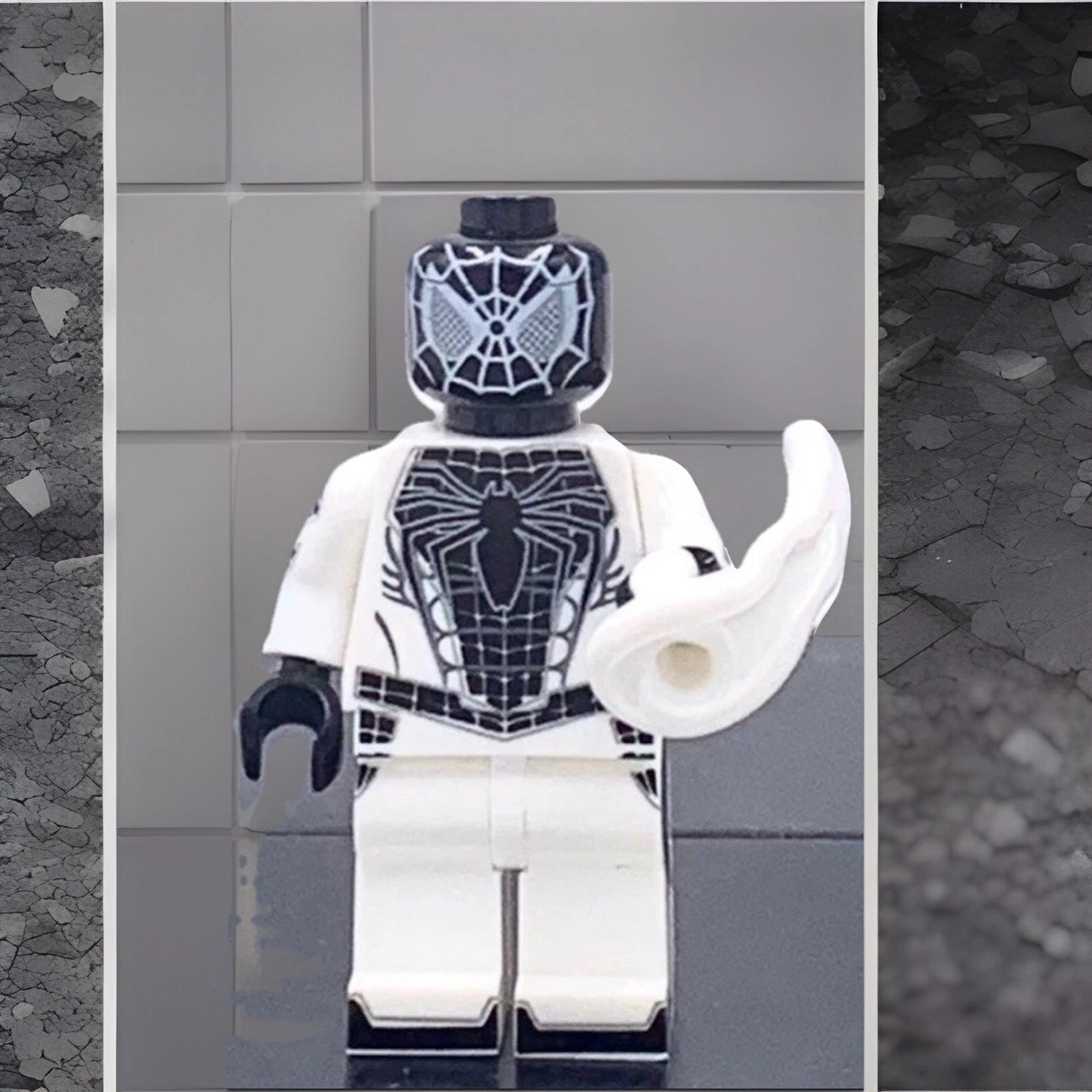 #0213 - Spider-man (Black / White)