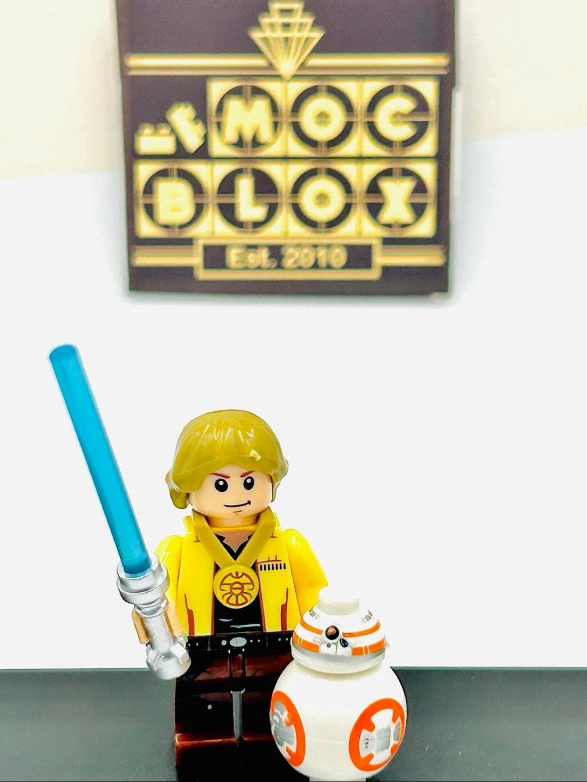 #0265 - Luke Skywalker w/ Award & Droid
