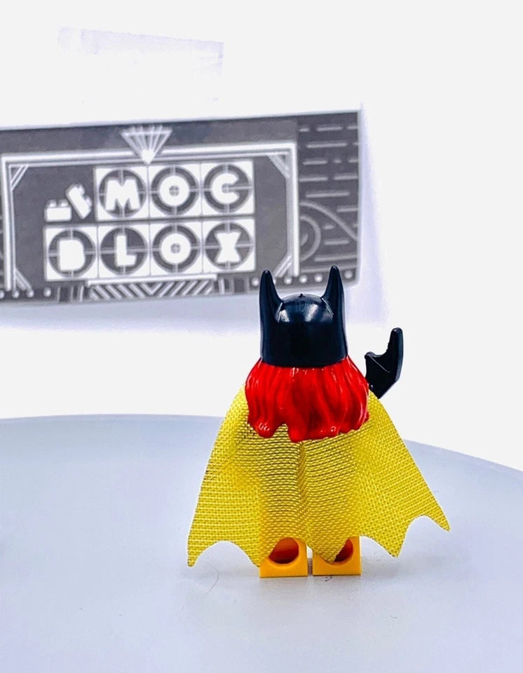 #0030 - Batgirl (Golden Cape Suit)